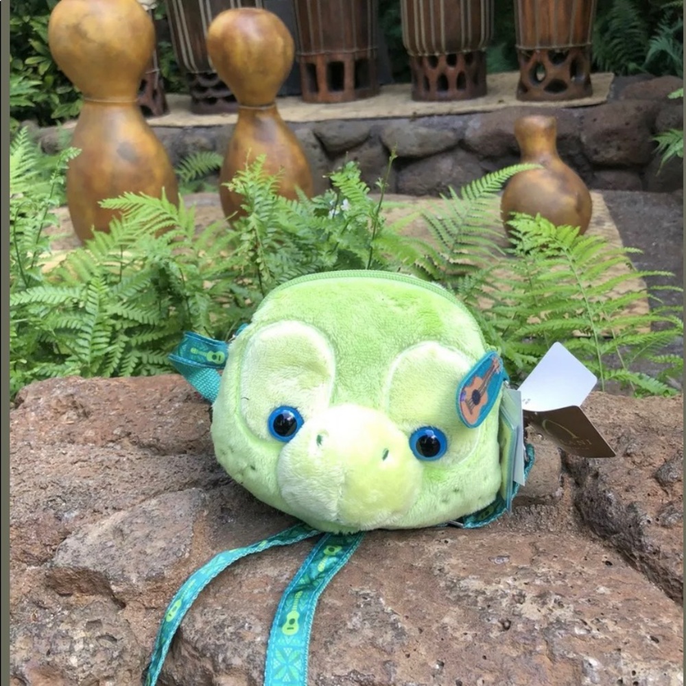 Olu Disney Aulani Turtle Purse Wristlet Duffy NWT